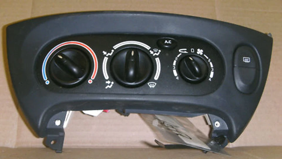 RENAULT MEGANE 1999-2002 AIRCON HEATER CONTROL PANEL  - Image 1 of 1