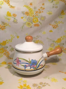 Cacerola olla esmaltada floral abuela años 90 vintage con mango y tapa de madera - Imagen 1 de 10