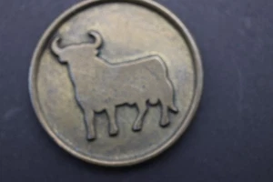 Spainish Lawn Bowling International Federation bull coin medal souvenir - Picture 1 of 2