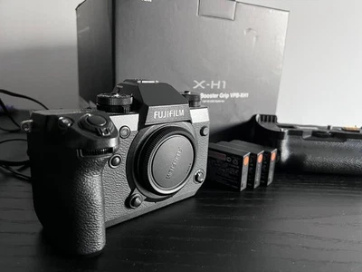 FUJI X-H1 mit POWER BOOSTER GRIP VPB-XH1 und Cage - Bild 1 von 2