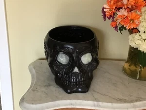 Vintage großer Halloween Totenkopf Pflanzgefäß Süßigkeitenheber Harz harter dicker Kunststoff - Bild 1 von 12