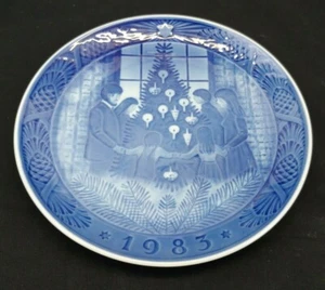 Plato de Coleccionistas de Navidad Royal Copenhagen 1983 Feliz Navidad - Imagen 1 de 4