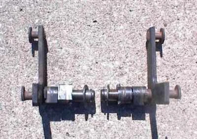 John Deere(B5-063) 316 318 322 330 332 - Mower Deck Lift Pivots - Image 1 of 2