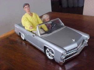17 Zoll 2002 Bratz Cadillac Coupé 1967 mit funktionierendem UKW-Radio & 2 Puppen - Bild 1 von 8