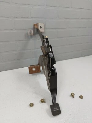 Nissan Murano 2003-2007 montaje de pedal de freno de estacionamiento de emergencia OEM freno eléctrico Foto 1 de 4