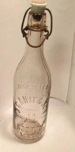 Botella de cerveza antigua/tapa a presión de porcelana Gahn Schilitz Boston, foto de taza de cerveza masiva - Imagen 1 de 2