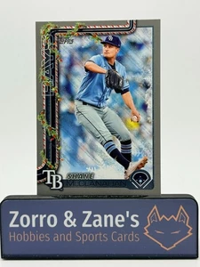Shane McClanahan 2025 Topps Holiday #H28 Silver Glitter Parallel Tampa Bay Rays - Bild 1 von 2