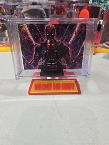 DEADPOOL SCATOLA OMBRA PERSONALIZZATA, LEGO FIG, 1/1 - Foto 1 di 3
