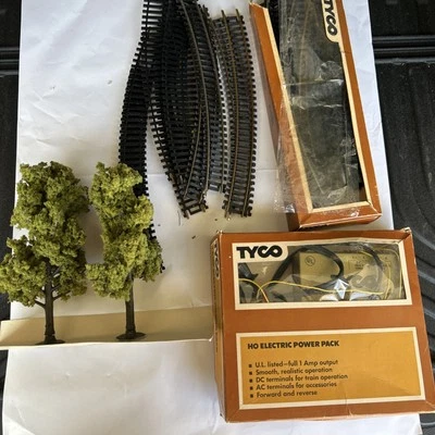 Vintage Tyco HO Electric Power Pack In Original Box No. 899 trees and track LOT - Image 1 of 4