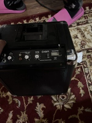 Sistema de sonido portátil Ion Tailgater versión original para iPod con base de carga  Foto 1 de 4