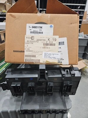 Dodge RAM 1500 2500 3500 2007/2008 MOPAR OEM TIPM 04692117 gasolina Foto 1 de 3