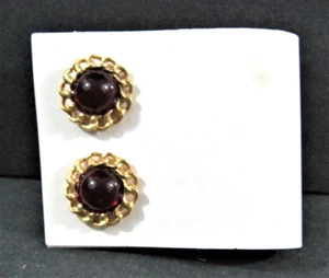 Vintage Red Domed Open Goldtone Cuff Link Set On Shirt Cuff Shaped Disp Card - Picture 1 of 1
