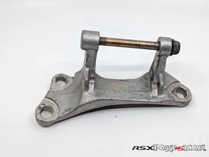 Acura RSX TYPE S MANUAL TRANS Mount Bracket 50825-S7C-000 96300-12120-08 - Picture 1 of 8