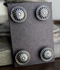 4 piece Silver Concho Magnet Pins . Hunt Seat, Western, Halter Clothing magnets. - Picture 1 of 4