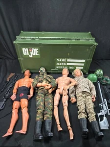 Bambola action figure vintage GI JOE 12" esercito HASBRO con footlocker - Foto 1 di 10