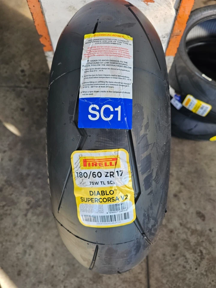 Pneumatico Posteriore 180/60 ZR17 75W SC1 PIRELLI  SUPERCORSA V2 DOT2024/2025 - Immagine 1 di 2