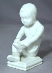 RORSTRAND #114 Boy “LASSE Tying his Shoe” by Edith Bjurström - RÖRSTRAND - Picture 1 of 6