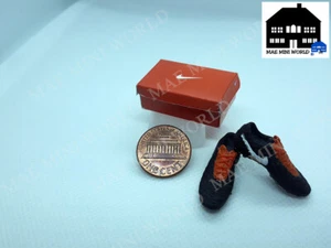 Miniature Football - Scarpe da calcio con scatola. Stivali da calcio scala 1:12 - Foto 1 di 7