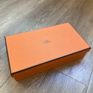Gebrauchte neuwertige HERMES leere kleine Geschenk-Geldbörse BOX mit Band 8,75 x 5 x 2 Zoll - Bild 1 von 4