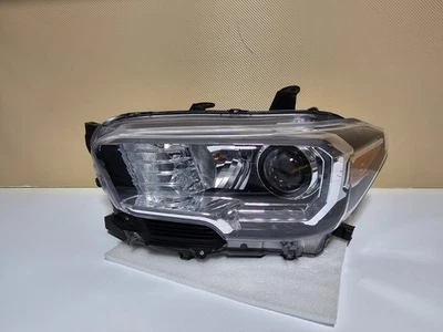 Toyota Tacoma OEM Left Headlight 2016 2017 2018 2019 2020 2021 2022 - Imagem 1 de 4
