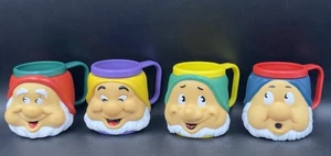 4er Set Koppen Disney Schneewittchen 3D Zwerg Plastikbecher - ALLE HABEN FARBSPUREN - Bild 1 von 24