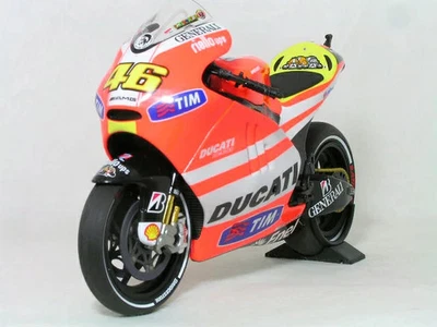 MINICHAMPS 1/12 Ducati Desmosedici GP11.1 2011 MotoGP V. Rossi - Image 1 of 3