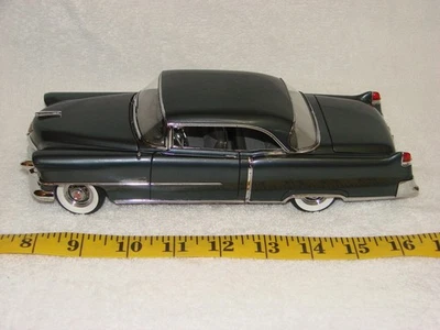 Coche de juguete de metal gris brillante 1/24 Danbury 1954 Cadillac Coupe De Ville como nuevo Foto 1 de 4