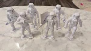 Vintage Louis Marx Plastic Space Figure Astronaut Lot of 6 - Picture 1 of 10