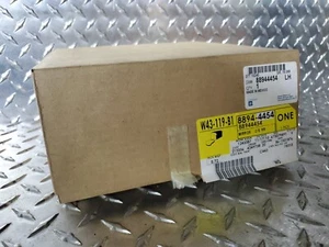 OEM Genuine GM 2003-2007 Chevrolet GMC Exterior Driver Mirror Glass 88944454 - Picture 1 of 2
