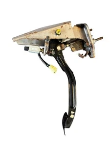 1990-2005 Mazda Miata Clutch Pedal Assembly Manual OEM #L0 - Picture 1 of 6