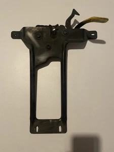 1995-1999 Oldsmobile Aurora Hood Latch Release Lever Mounting Bracket OEM - Bild 1 von 4