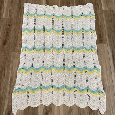 VTG Crochet Knit Baby Blanket Yellow/Green/White Handmade Crib Nursery 33" X 46” Foto 1 de 4