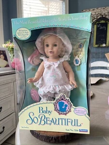 Vintage 1995 Playmates 13" Baby So Beautiful Girl blonde Haare grüne Augen neu aus altem Lagerbestand - Bild 1 von 5