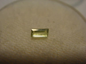 Piedra preciosa corte baguette peridoto 4 mm x 2 mm 0,10 quilates gema facetada natural - Imagen 1 de 3