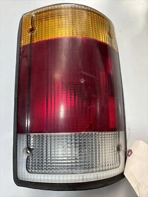 Luz trasera lateral para pasajero Ford E150 E250 E350 Clubwagon 1992-1994 furgoneta. Foto 1 de 3