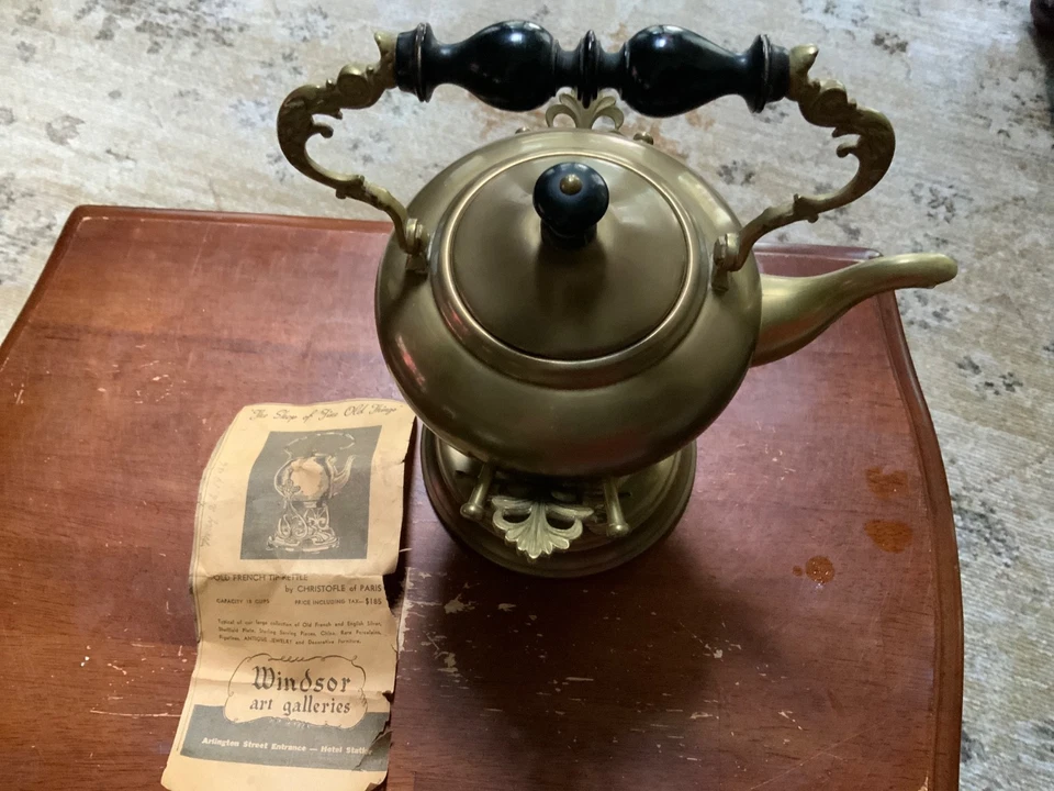 Antigua tetera CHRISTOFLE FRANCE de latón inclinable Foto 1 de 4