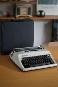 Beautiful Contessa Typewriter, Vintage, Retro, Mid Century, Made in Germany - Picture 1 of 12