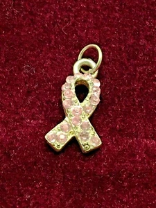 Rosa Band Strass Charm/Anhänger, NEU Schmuck, Brustkrebsbewusstsein - Bild 1 von 6
