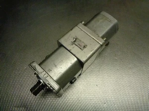 Hydraulik-Pumpe Zahnradpumpe DDR Hydraulikpumpe ORSTA A10 TGL 10859 C16 - 3 - Bild 1 von 9