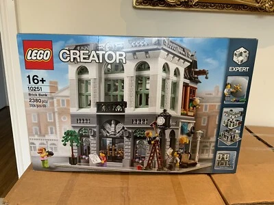 LEGO Creator Expert: Brick Bank (10251) - Image 1 of 4