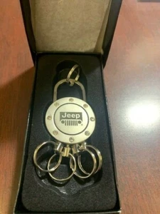 NEW IN BOX JEEP ENGRAVED KEYCHAIN WITH CRYSTALS SUPER CUTE! RINGS COME OFF! - Foto 1 di 1