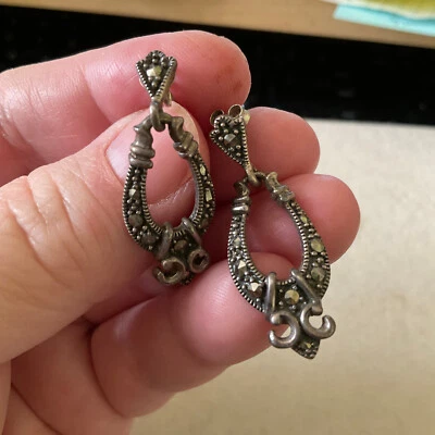 Pendientes colgantes abiertos ovalados de marcasita de plata de ley Foto 1 de 3