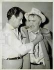 1959 Press Photo Actors Eli Wallach & J. Carrol Naish On "Desilu Playhouse"