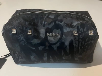 Bolso de Cosméticos DKNY Gramercy Graffiti LG con Cremallera Superior Nuevo con Etiquetas Nuevo con Etiquetas Nueva York NYC Foto 1 de 4