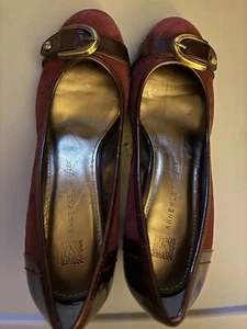 Anne Klein I Flex Größe 9,5 weinrot Wildleder 2,5 Zoll Absatz Pumps wenige Kratzer am Absatz - Bild 1 von 11