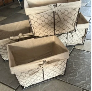 NEW LOT 4 WIRE BASKETS WITH TAN LINERS (4) SET STORAGE BASKETS - Picture 1 of 6