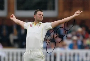 Autógrafo de cricket foto firmada por Josh Hazlewood de Australia 12x8 The Ashes 2023 - Imagen 1 de 1
