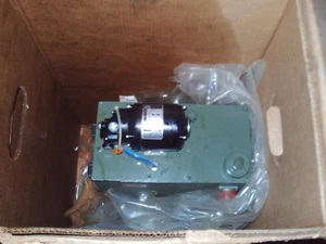 WOODWARD EGB-13PR REGULADOR DE ACCIÓN INVERSA PARA MOTOR DIÉSEL 9903-494 NUEVO EN CAJA - Imagen 1 de 1