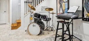 Used Gretsch Renown Drum Kit with Snare, Zildjian Cymbals, Hardware and stool - Picture 1 of 3