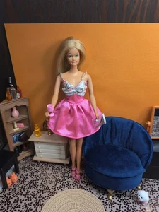 Conjunto Clon Barbie De Colección - Vestido con Acentos Plateados, Zapatos, Bolso sin Mano Plateado, Taza - Imagen 1 de 23